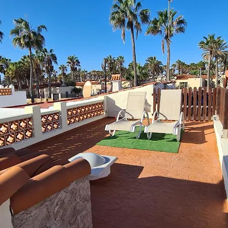 Caleta House Holiday home *