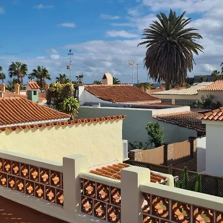 Caleta House Holiday home *