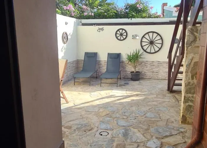 Caleta House 펜션 *