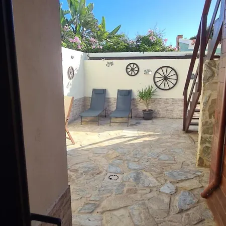 Caleta House Holiday home *