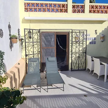 Caleta House Holiday home