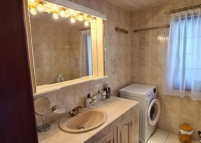 Caleta House Holiday home *